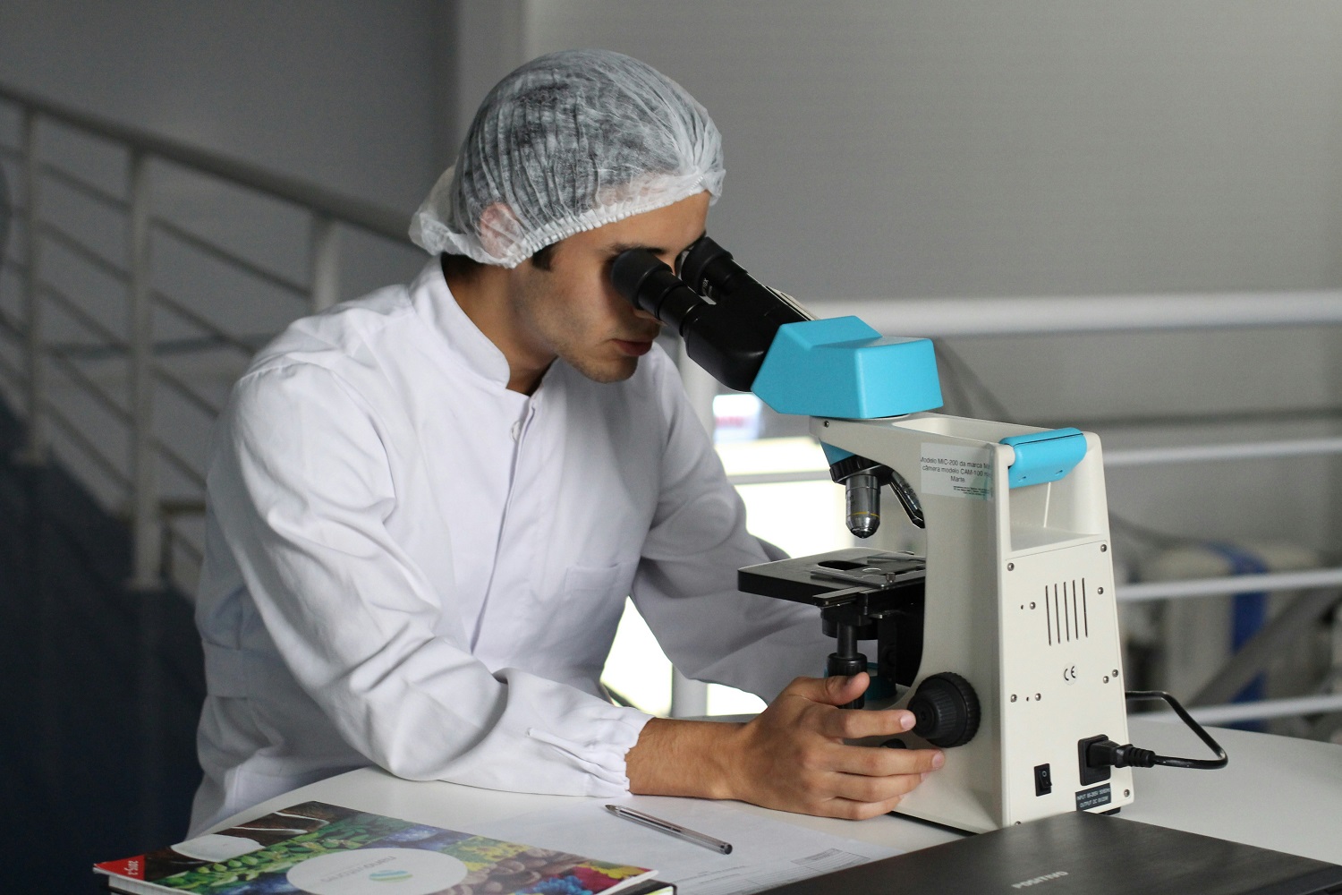 Observing things with a microscope
