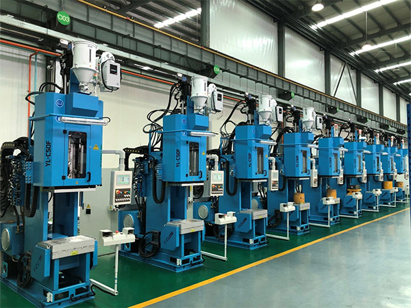 TPE injection molding machine drying and feeding machine for a European auto parts multinational group company