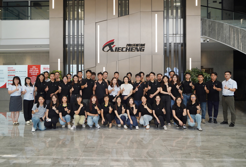 Yu Miaoyu, Deputy General Manager of YIZUMI Injection Molding Machine Division, and his delegation visited and exchanged ideas at Ctrip