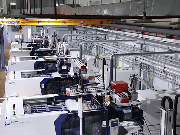 Sample feeding system for high-end cosmetics packaging industry